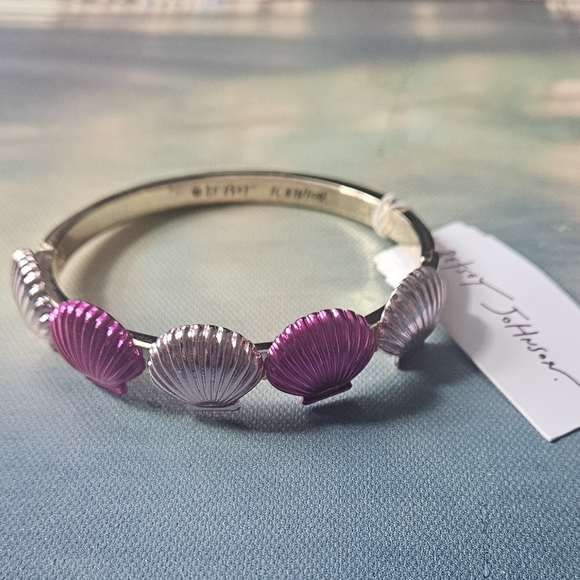 Betsey Johnson Pink and Silver Shell Bracelet NWT - Picture 6 of 6